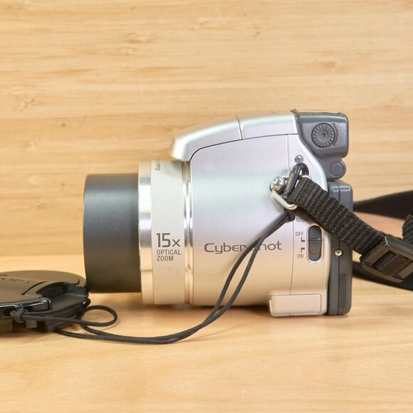 Sony DSC-H9 Digital Camera / 8.1MP / 15x Carl Zeiss Zoom Lens / Japan - Picture 6 of 11